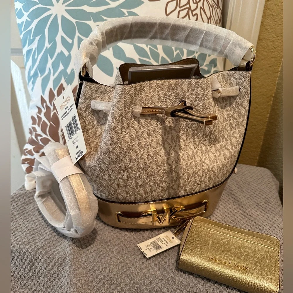 Michael Kors- REED 35S4G6RM6M VANL/PLGOLD MD BELTED BUCKT MSGR - NWT - Picture 2 of 16